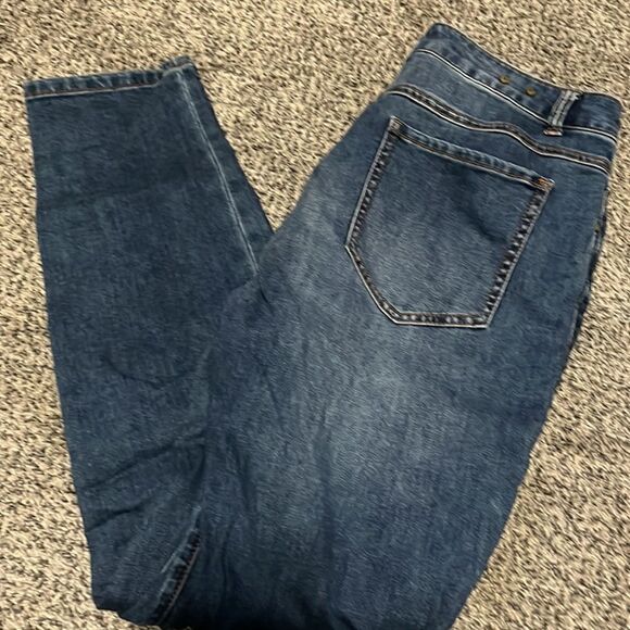 Cabi - Curvy Skinny Distressed Blue Jeans - 10 - Picture 3 of 5